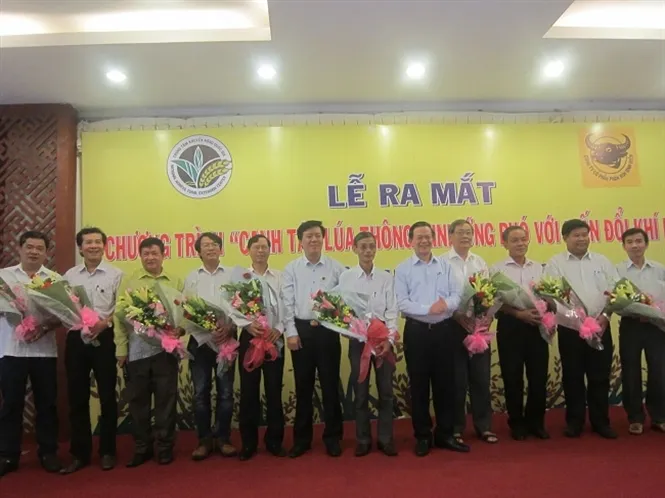 Lễ ra mắt chương trình "Canh tác lúa thông minh ứng phó với biến đổi khí hậu" tại Cần Thơ.