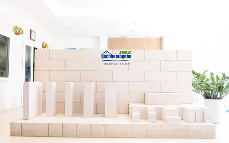 Hình ảnh gian trưng bày mẫu gạch xây và panel chống cháy của Viglacera