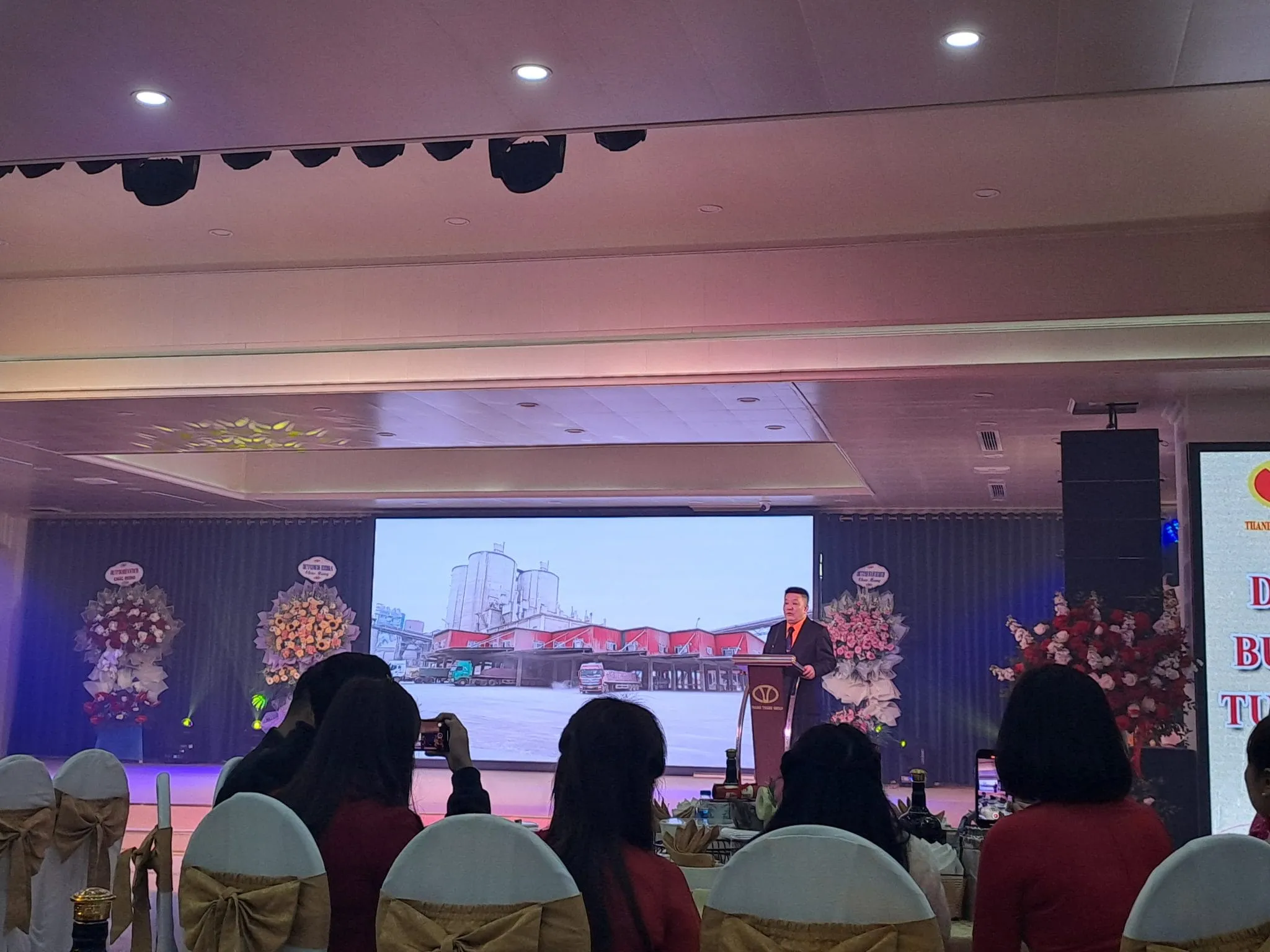 Lễ vinh danh các nhà phân phối xuất sắc nhất của nhà máy xi măng Thành Thắng năm 2022