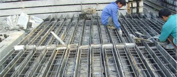 Máy ép cọc thủy lực tại công trường