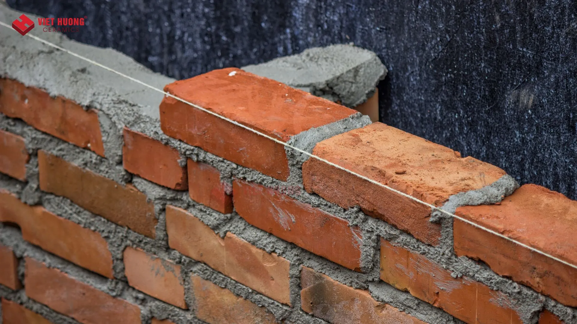 Thi công tường gạch ống 10cm với định mức xi măng được tối ưu hóa