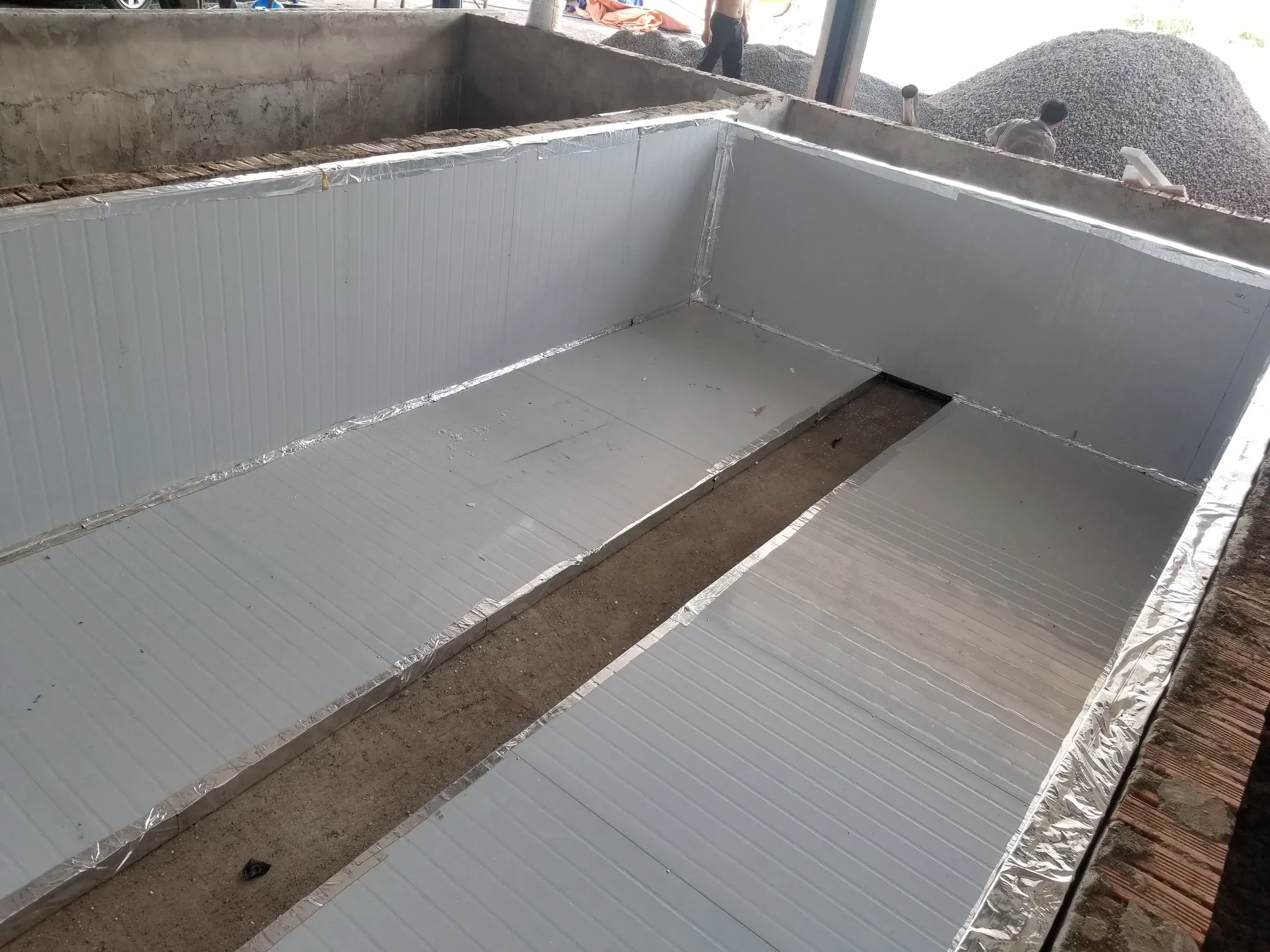 Xây dựng bể đá bằng bê tông công nghiệp