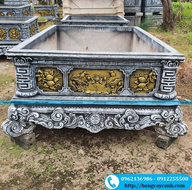 Bể xi măng chữ nhật dài 2m15 rộng 1m5 có các họa tiết phong thủy