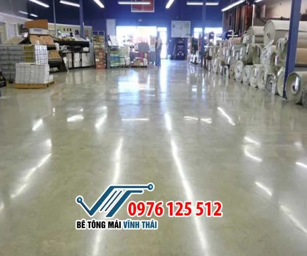 Kiểm tra độ bóng bằng thiết bị chuyên dụng