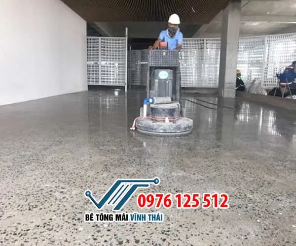 Thi công sàn bê tông mài cho khu vực sảnh văn phòng hiện đại