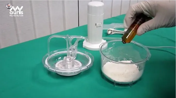 Cận cảnh vật liệu xi măng sinh học được ứng dụng trong chấn thương chỉnh hình cột sống