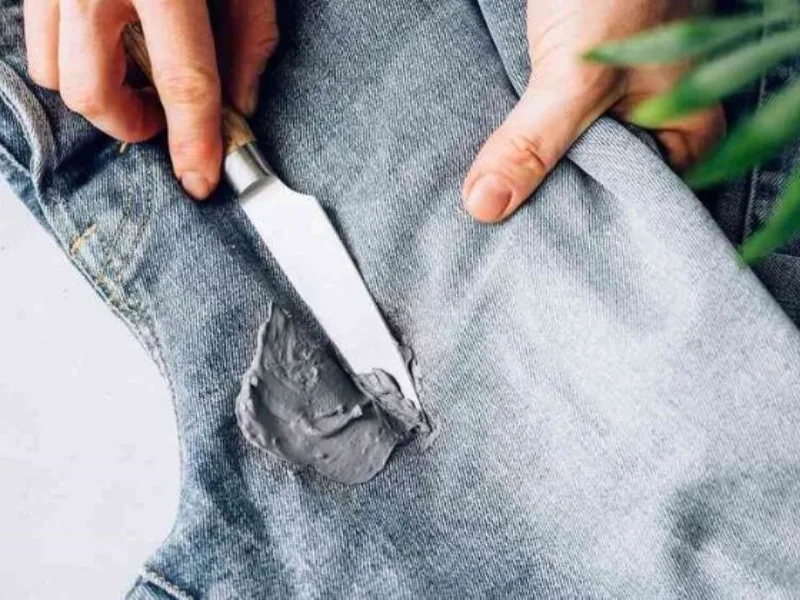 Các bước giặt quần áo dính xi măng hiệu quả