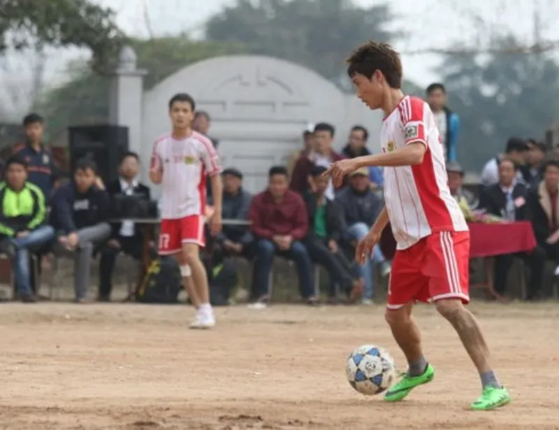 Lựa chọn đế giày theo loại sân đất