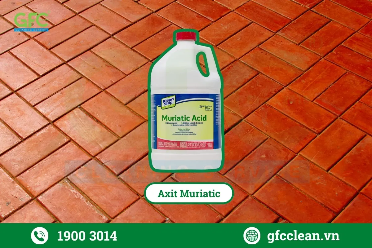 Sử dụng axit muriatic để làm sạch xi măng trên sàn gạch đỏ