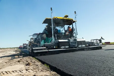 Đo đạc cao độ và độ dốc ngang của vệt thảm nhựa