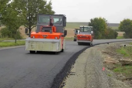 Lớp bê tông nhựa hạt thô tại công trường xây dựng