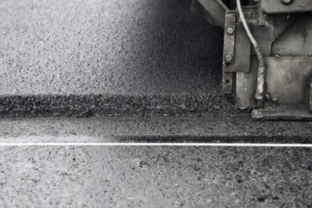 Lớp bê tông nhựa hạt mịn đảm bảo độ nhám và thoát nước