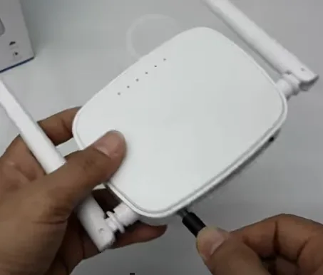 Cắm nguồn kích sóng Tenda