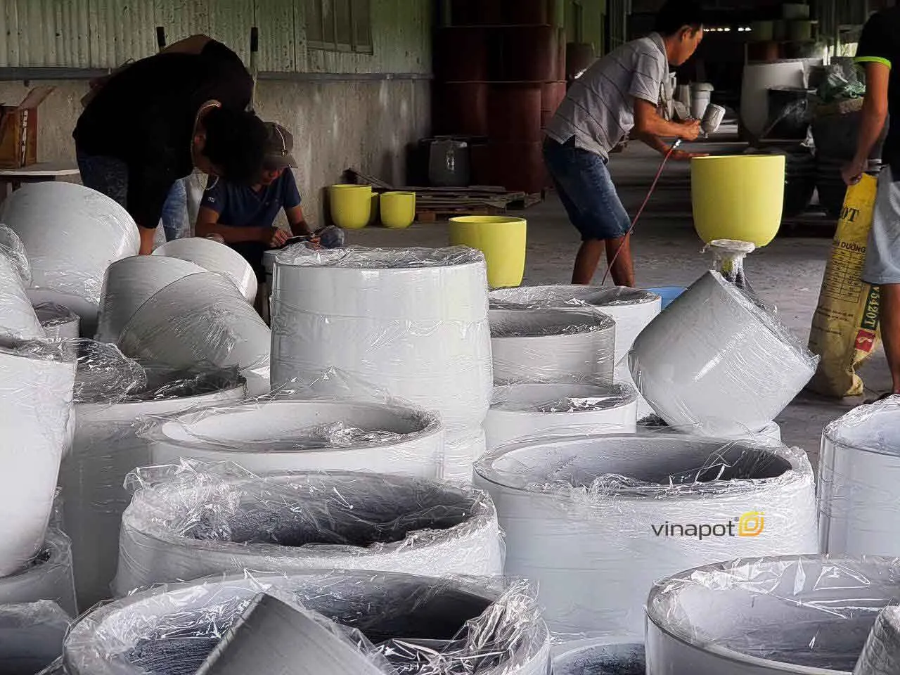 Sự khác biệt về trọng lượng và độ bền làm cho chậu xi măng nhẹ ngày càng được ưa chuộng