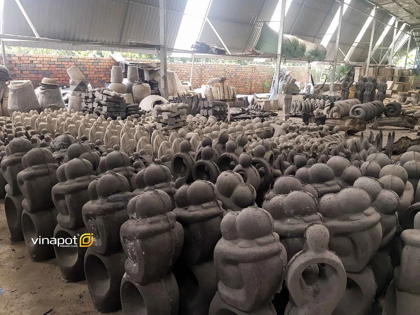 Sử dụng chậu xi măng nhẹ giúp bảo vệ kết cấu công trình trong khi vẫn đảm bảo thẩm mỹ