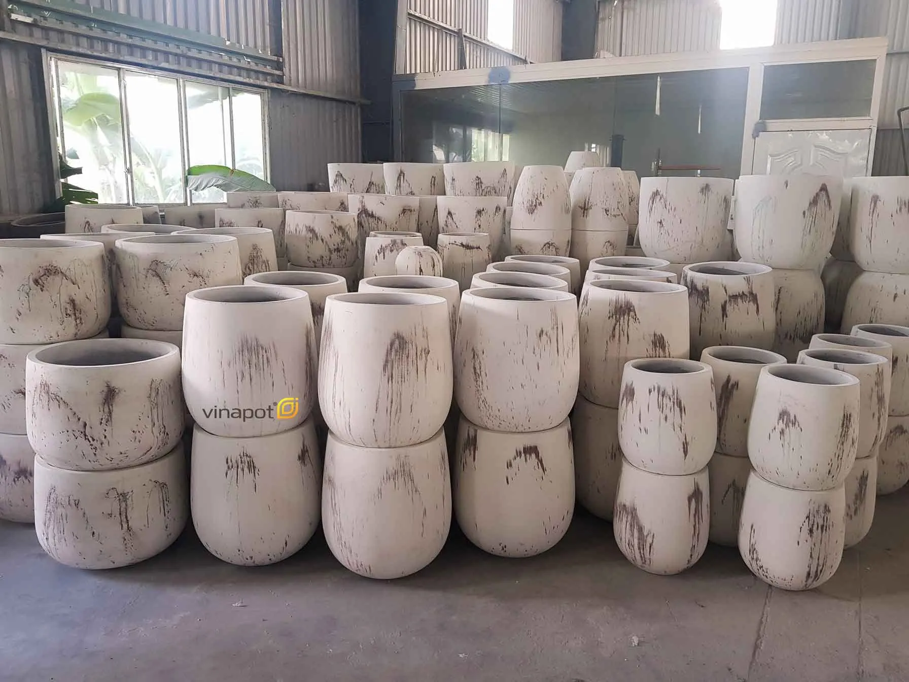 Chất lượng nguyên liệu xi măng đầu vào quyết định độ bền và vẻ đẹp của chậu thành phẩm