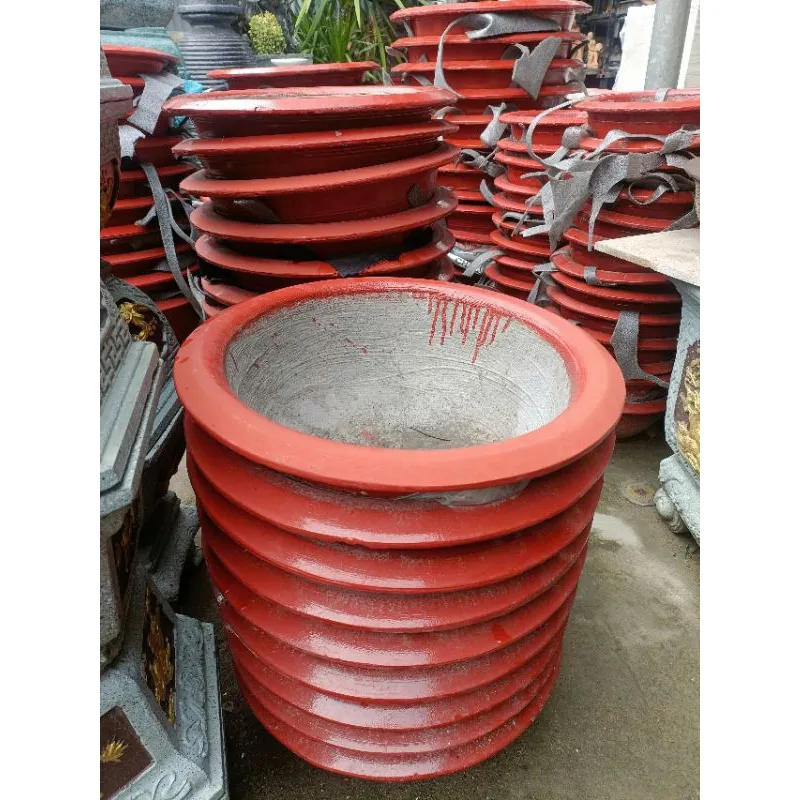 Bề mặt chậu được sơn phủ lớp chống thấm giúp duy trì vẻ ngoài tươi mới lâu dài