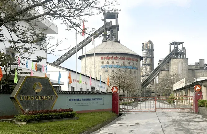 Cổng chính khang trang của Công ty TNHH Xi măng Luks Việt Nam tại địa bàn tỉnh Huế