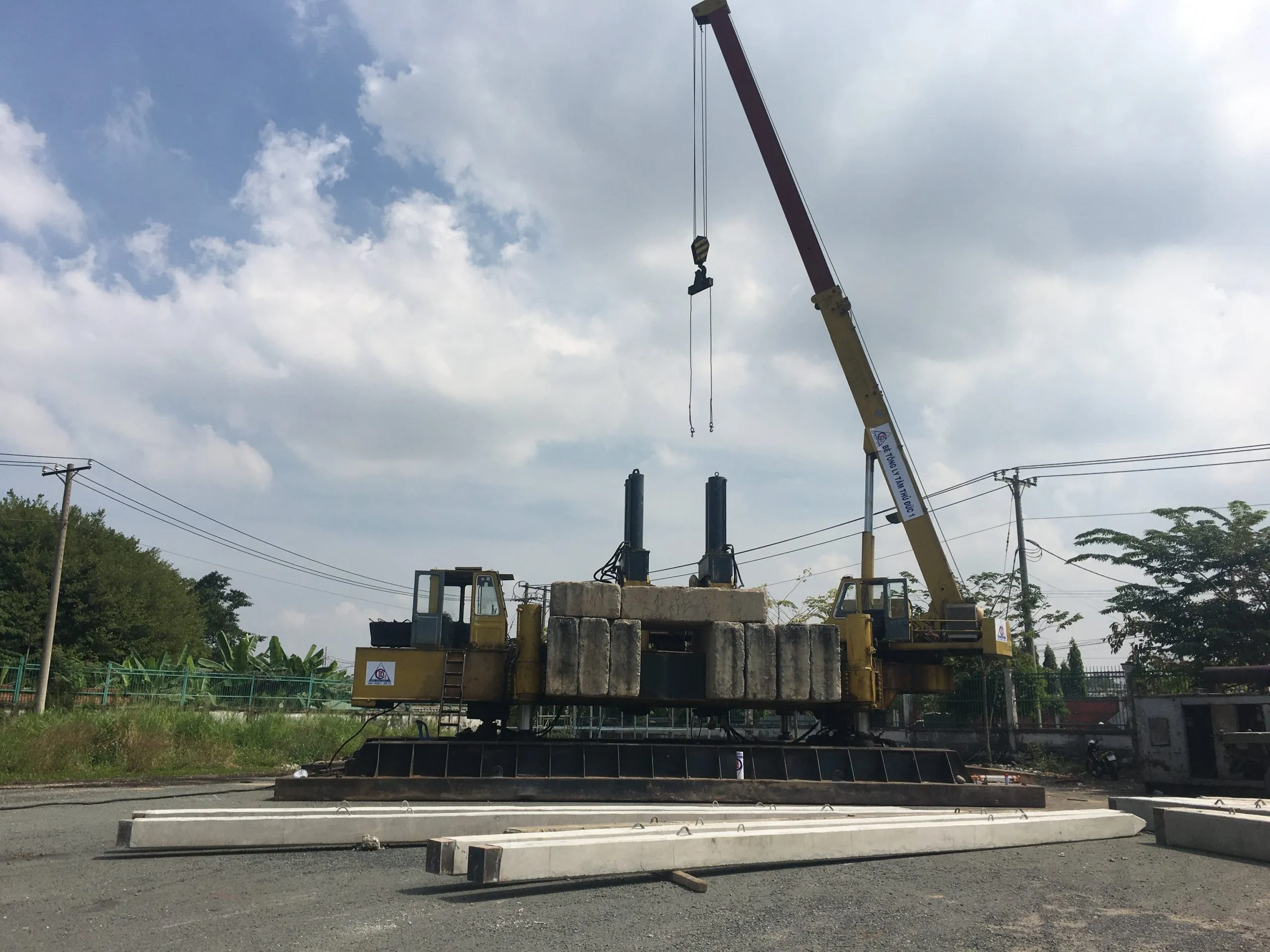 Quy trình ép cọc bê tông sử dụng robot tự động điều khiển