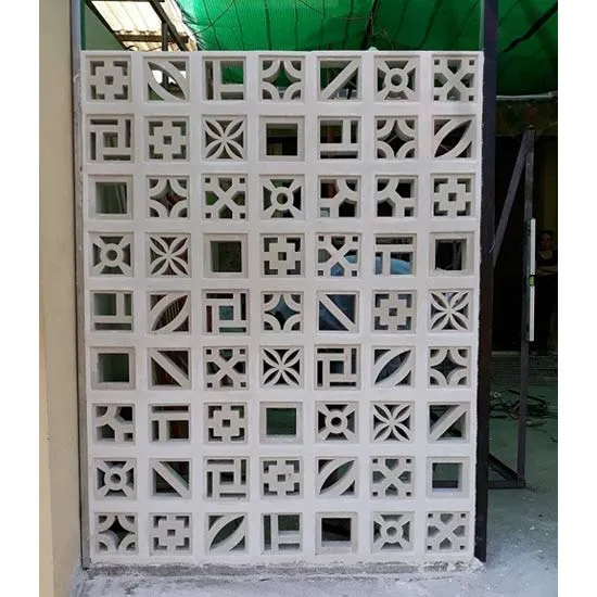 Mẫu gạch thông gió xi măng được chụp cận cảnh cho thấy độ sắc nét của các chi tiết hoa văn