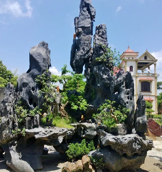 Tầm quan trọng của việc bố trí layout hòn non bộ theo quy tắc tam tài