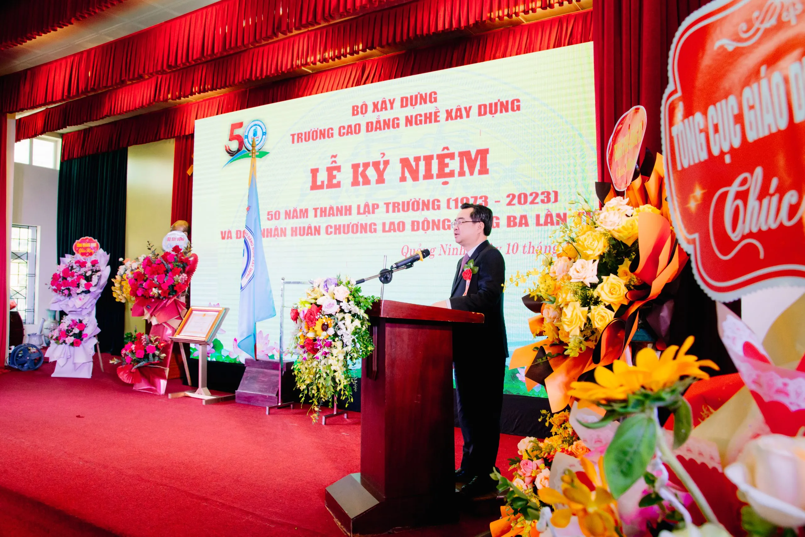 Sinh viên thực hành tại xưởng