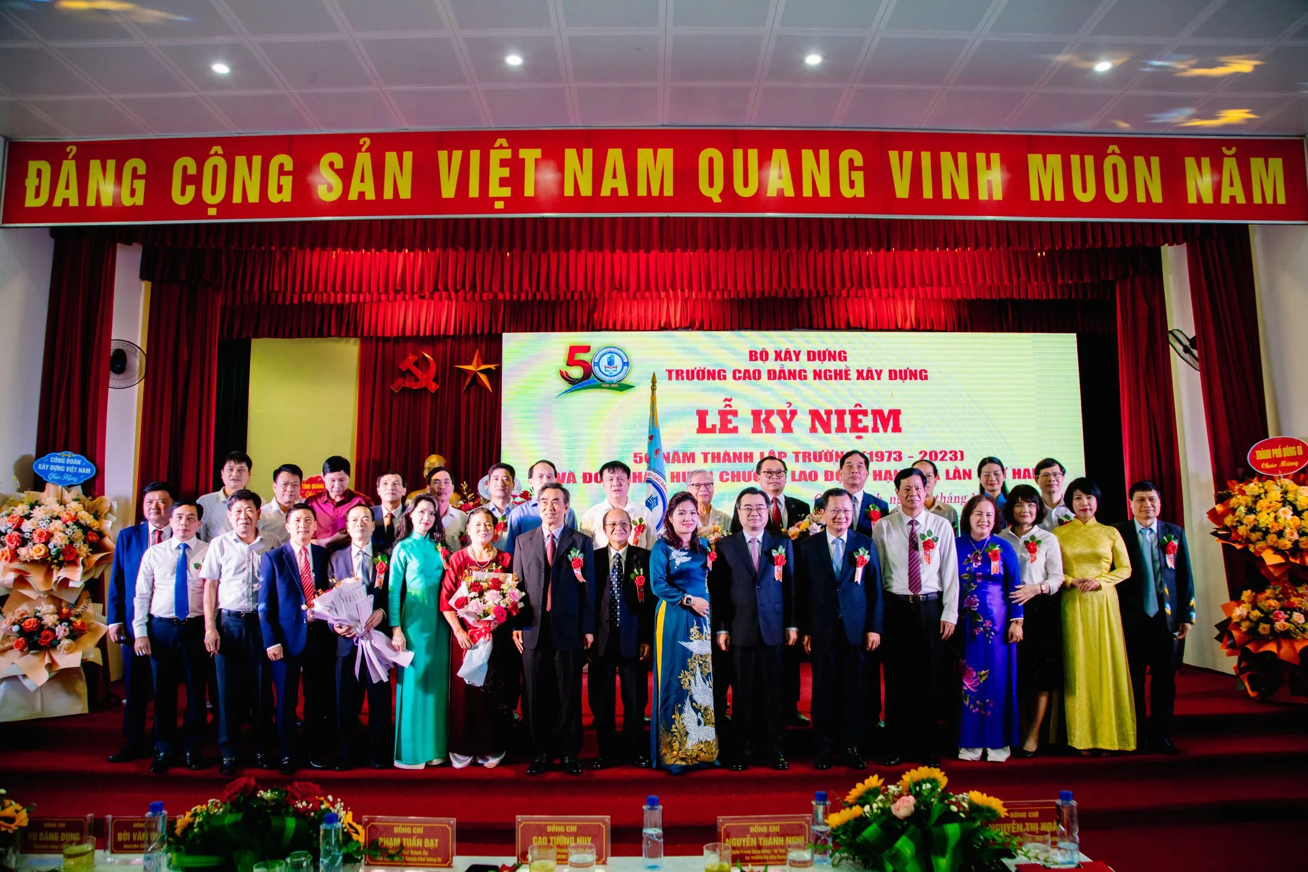 Sinh viên thực tập tại công trường