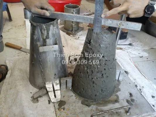 Kiểm tra độ sụt bê tông bằng côn Abrams