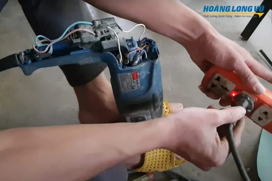 Kiểm tra nguồn điện máy khoan bê tông