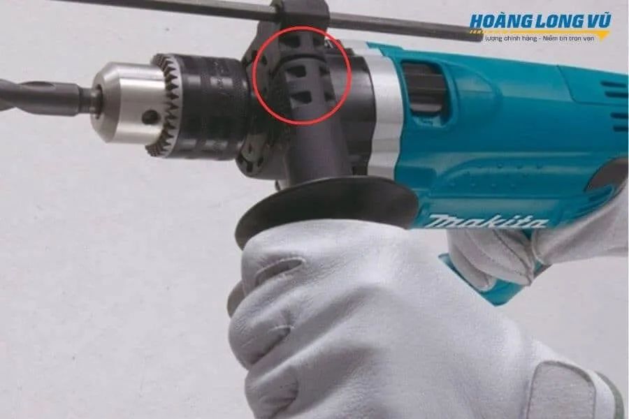 lắp tay cầm phụ máy khoan đúng cách