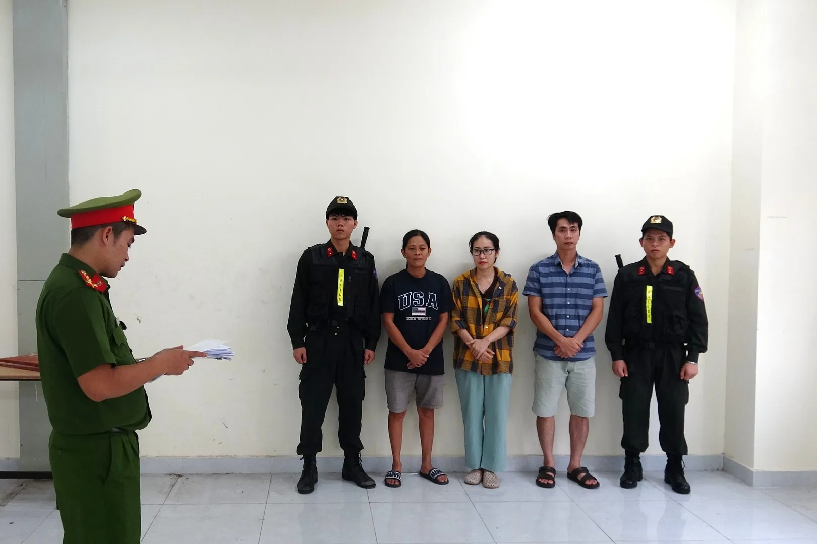 Các đối tượng (từ trái qua phải): Võ Thị Thu Oanh, Tăng Thị Mỹ Hoa, Tăng Hoàng Vinh