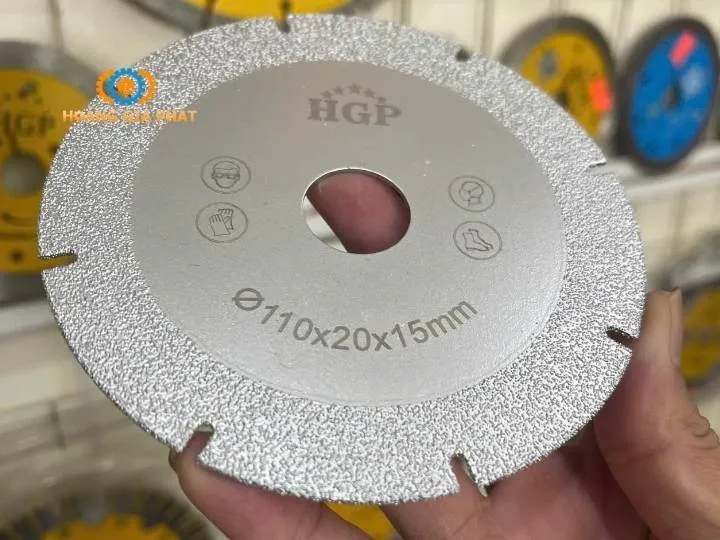 Cấu tạo của lưỡi cắt đá nung kết