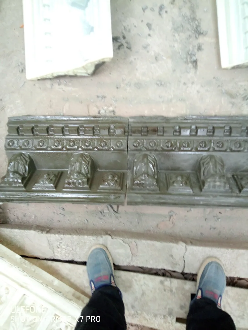 Ứng dụng phào chỉ xi măng đúc sẵn trong phòng khách