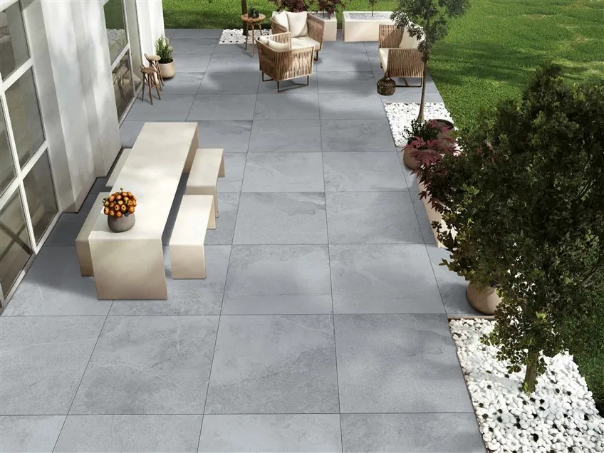 Khu vực sân vườn rộng lớn sử dụng gạch lát nền xi măng khổ 90x90 chịu lực cao