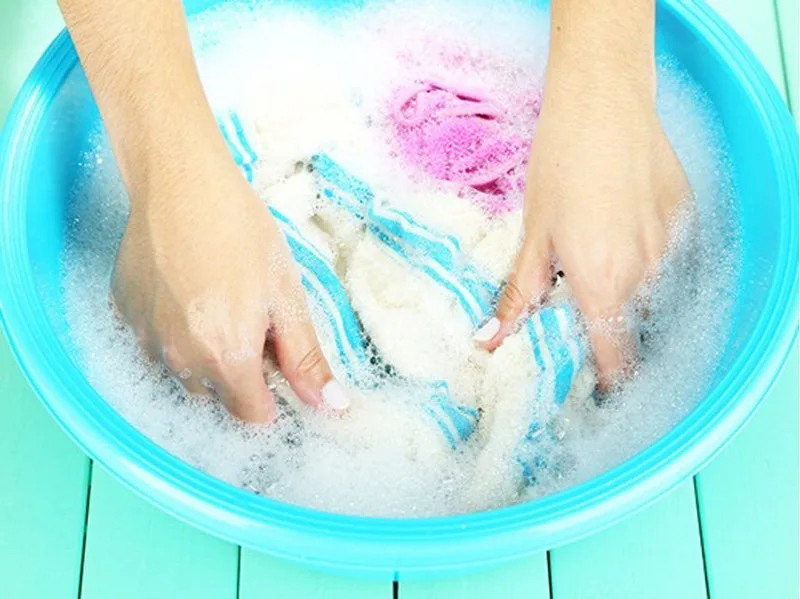 Quần áo dính xi măng cần được xử lý đúng cách