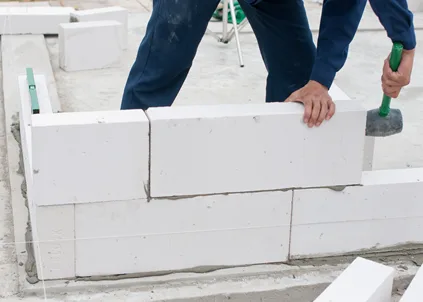 So sánh gạch block xi măng và gạch AAC bê tông nhẹ