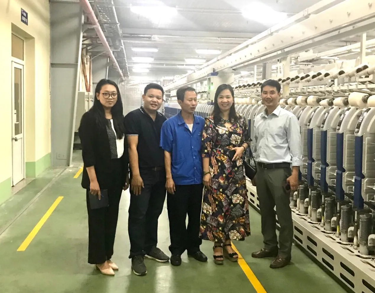 Giảng viên Bộ môn Công nghệ Vật liệu Dệt, May thăm quan tại Tổng công ty Dệt Nam Định