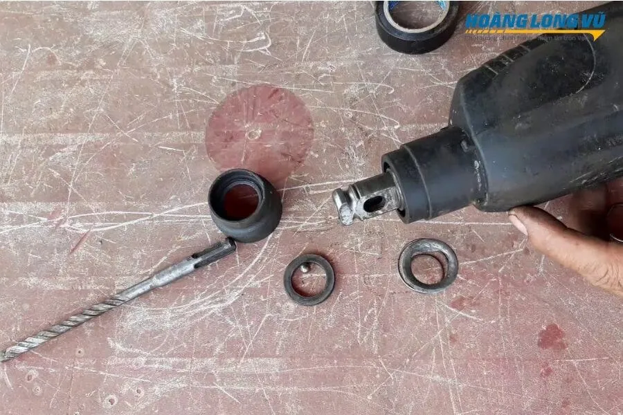 Kiểm tra tình trạng mũi khoan