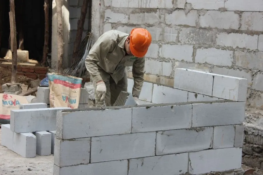 tối ưu chi phí khi thi công nhà cấp 4 với gạch bê tông khí và nhà tiền chế