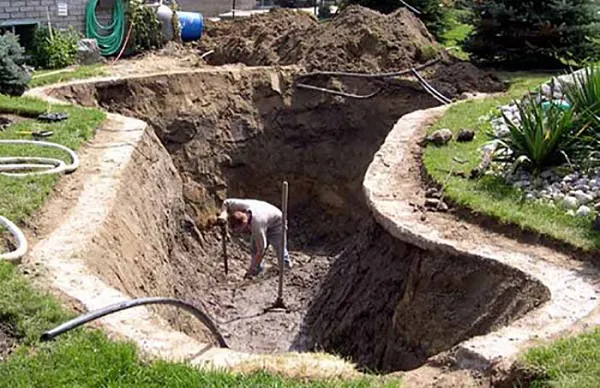 Kỹ thuật đào đất và tạo hình cơ bản cho lòng hồ cá trước khi đổ bê tông