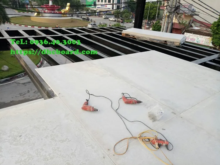 Quy trình xử lý mối nối cho tấm sàn nhẹ thay bê tông để đảm bảo chống thấm.