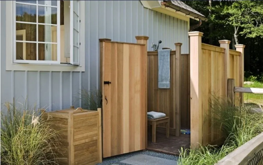 Thiết kế nhà vệ sinh ngoài trời thoáng mát, tránh mùi ẩm mốc (Nguồn: Internet)