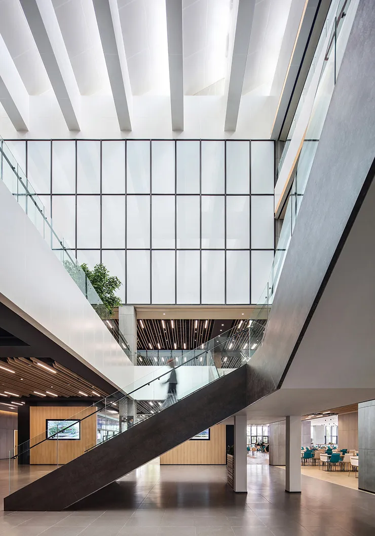 thiết kế văn phòng xanh với giếng trời