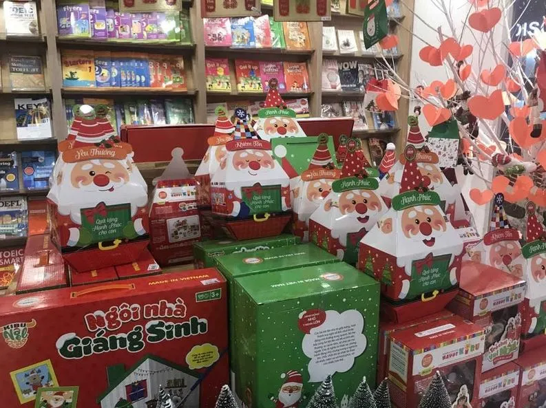 trang trí cửa hàng dịp lễ