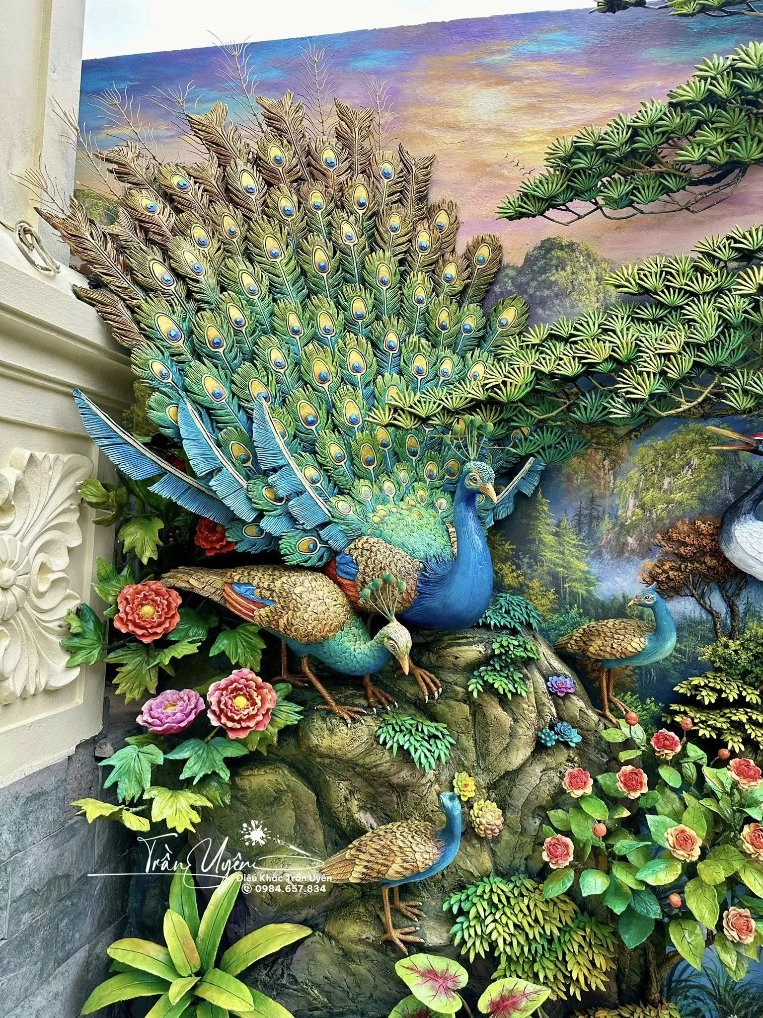 Phù điêu tùng hạc đắp nổi