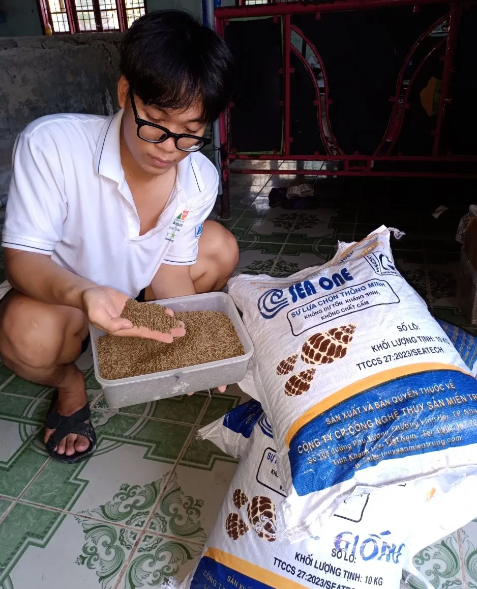 Thức ăn công nghiệp nuôi ốc hương.