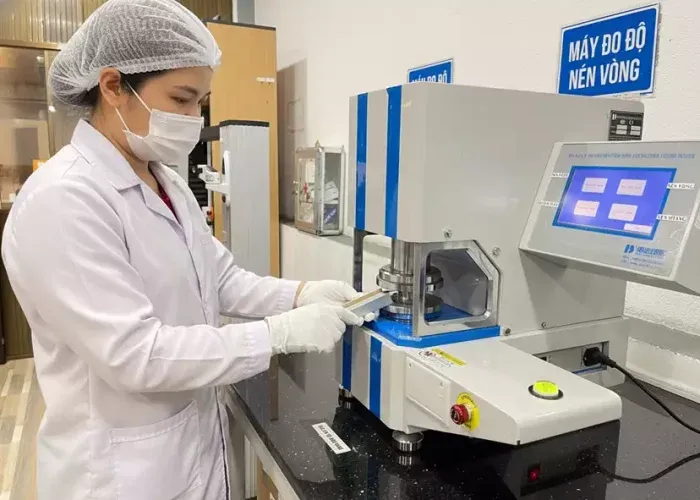 Phòng kiểm soát chất lượng (LAB) với các thiết bị đo lường hiện đại