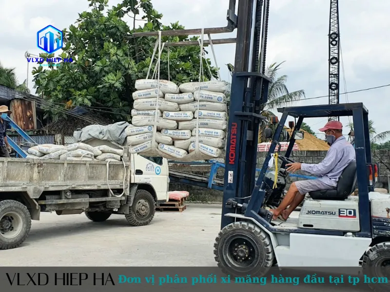 Dịch vụ vận chuyển và bốc xếp xi măng miễn phí tận công trình giúp tối ưu hóa chi phí