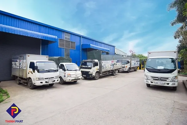 Đội ngũ vận chuyển vật liệu xây dựng chuyên nghiệp của đối tác